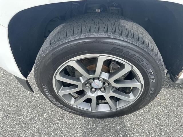 Photo of 2019 Summit White GMC Canyon