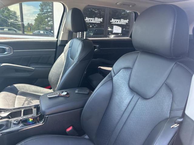 Photo of 2023 Ebony Black Kia Sorento