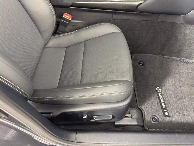 Photo of 2023 Gray Lexus IS 300