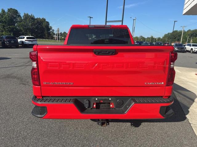 Photo of 2022 Red Chevrolet Silverado 1500