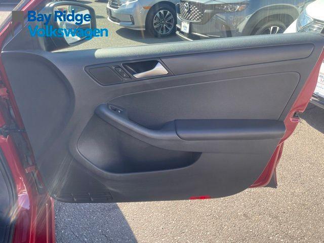 Photo of 2016 Cardinal Red Metallic Volkswagen Jetta