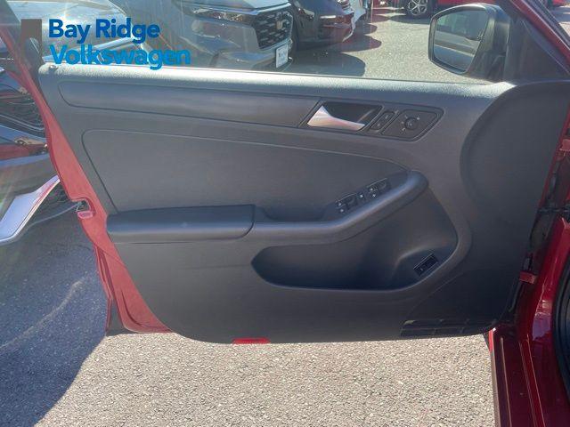 Photo of 2016 Cardinal Red Metallic Volkswagen Jetta