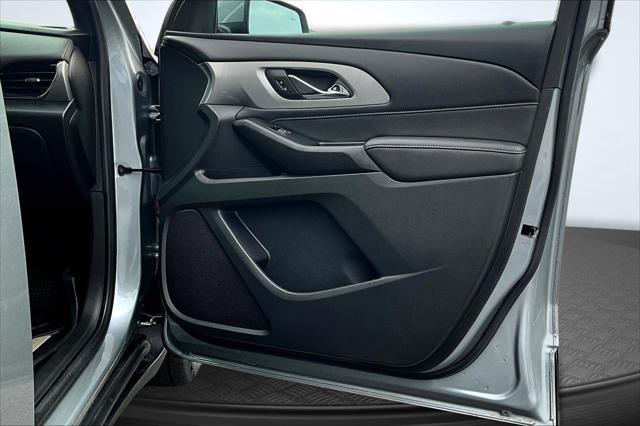 Photo of 2023 Sterling Gray Metallic Chevrolet Traverse
