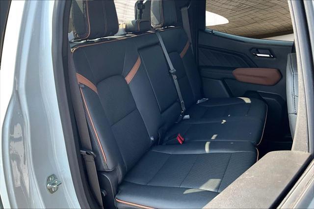 Photo of 2025 Summit White GMC Canyon