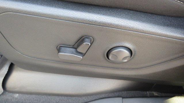 Photo of 2025 Bright White Clearcoat RAM 1500