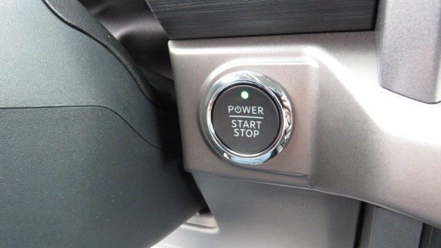 Photo of 2025 Oxford White Ford F-150 Lightning