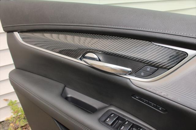Photo of 2020 Radiant Silver Metallic Cadillac XT6