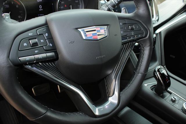 Photo of 2020 Radiant Silver Metallic Cadillac XT6