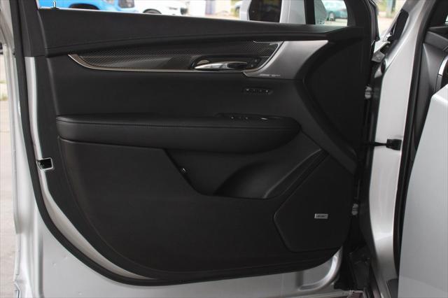 Photo of 2020 Radiant Silver Metallic Cadillac XT6