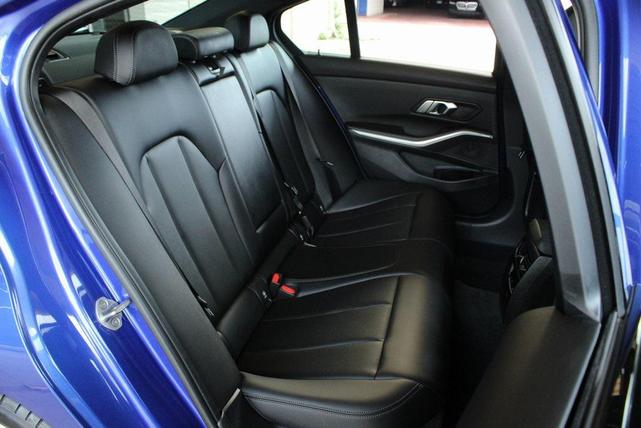 Photo of 2023 Blue BMW 330e