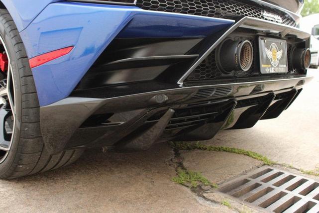 Photo of 2020 Blue Lamborghini Huracan EVO