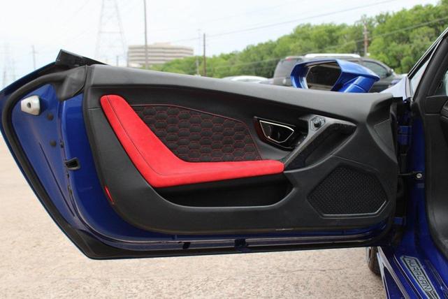 Photo of 2020 Blue Lamborghini Huracan EVO