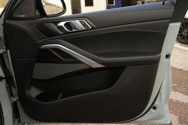 Photo of 2024 Gray BMW X6
