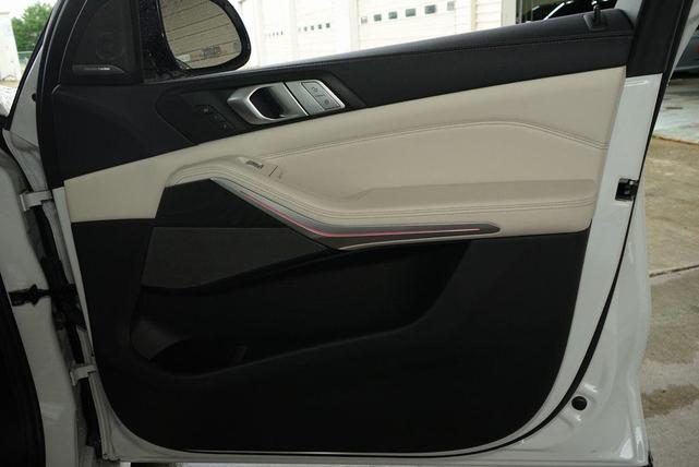 Photo of 2022 White BMW X7