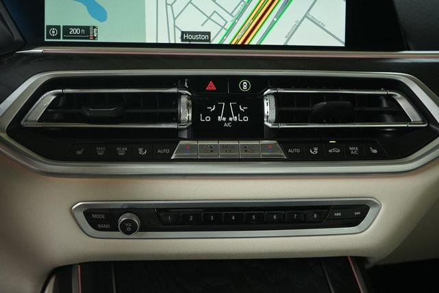 Photo of 2022 White BMW X7