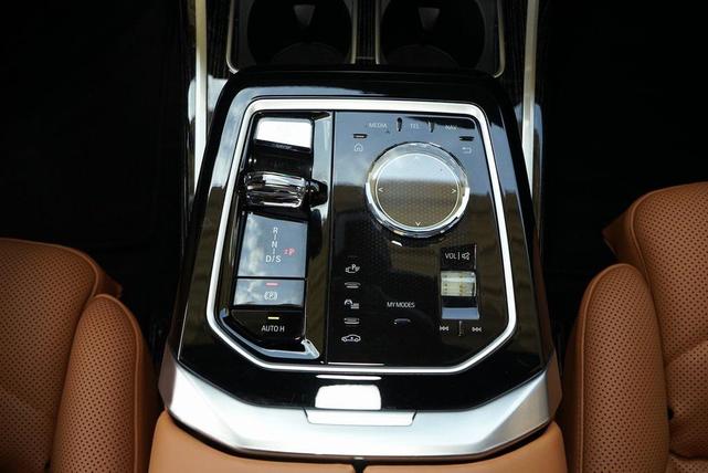Photo of 2024 Carbon Black BMW 740