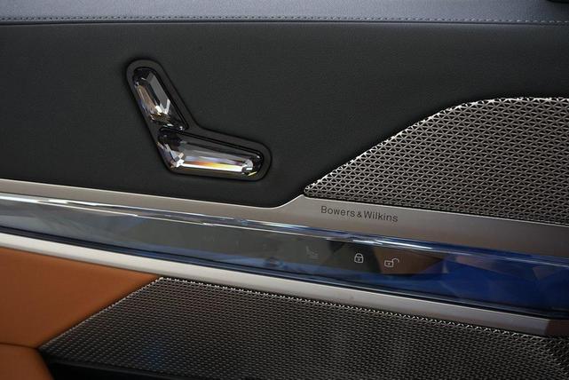 Photo of 2024 Carbon Black BMW 740
