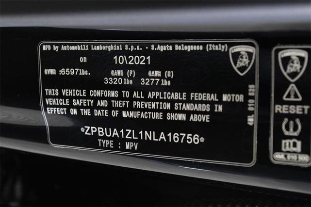 Photo of 2022 GREEN Lamborghini Urus