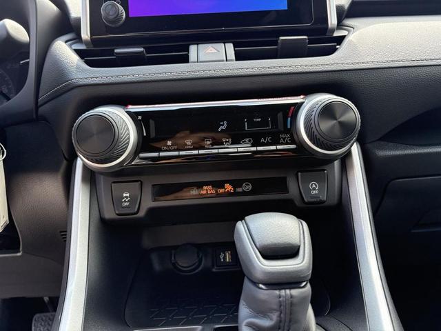 Photo of 2025 Ice Cap Toyota RAV4