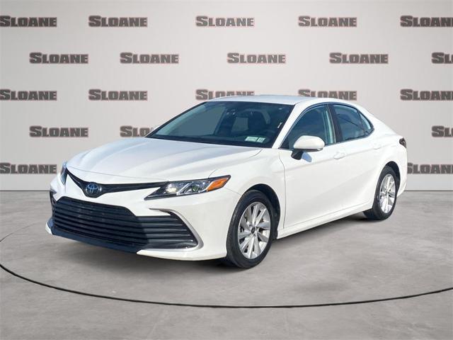 Photo of 2022 White Toyota Camry