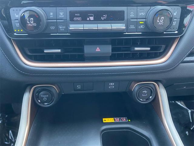 Photo of 2024 Pearl Toyota Grand Highlander Hybrid