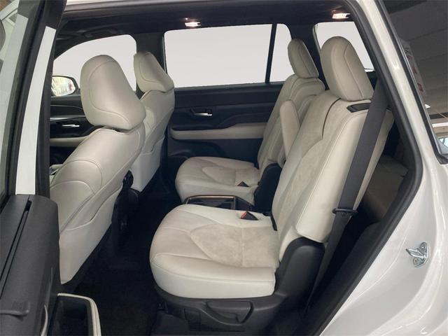 Photo of 2024 Pearl Toyota Grand Highlander Hybrid