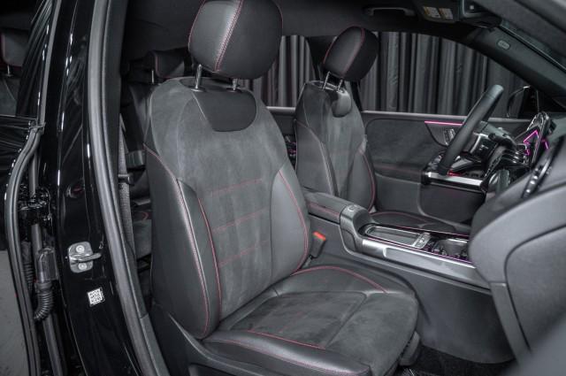 Photo of 2024 Starling Blue Metallic Mercedes-Benz GLB 250