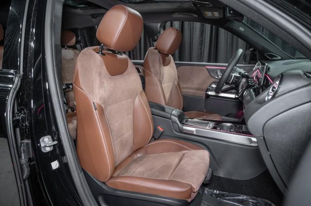 Photo of 2025 Night Black Mercedes-Benz GLB 250