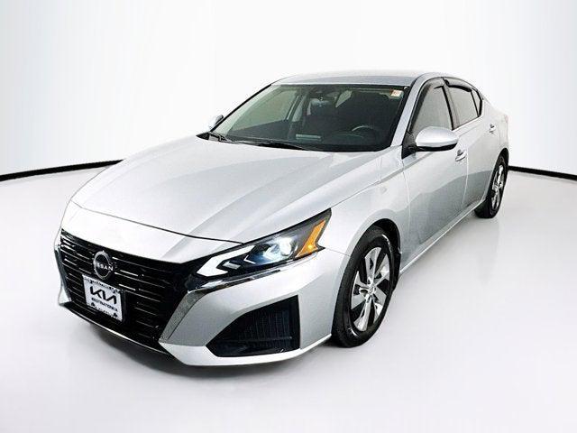 Photo of 2023 Brilliant Silver Metallic Nissan Altima