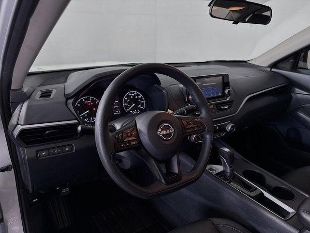 Photo of 2023 Brilliant Silver Metallic Nissan Altima