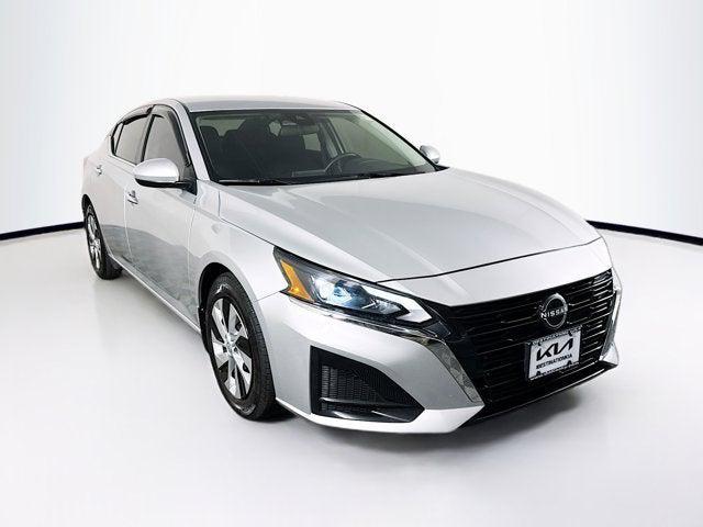 Photo of 2023 Brilliant Silver Metallic Nissan Altima