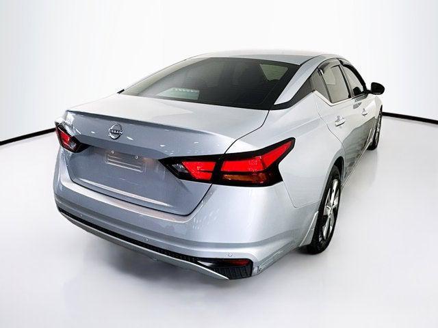 Photo of 2023 Brilliant Silver Metallic Nissan Altima