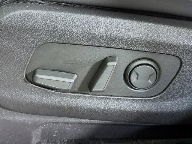 Photo of 2023 Ceramic Silver Kia Carnival