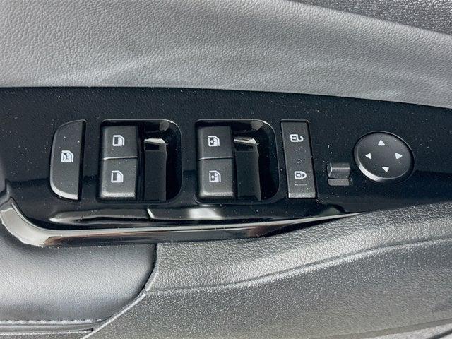 Photo of 2023 Glacial White Pearl Kia Sportage