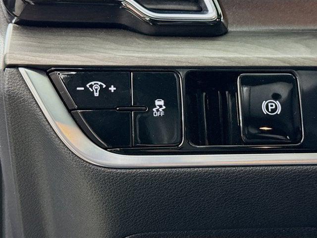 Photo of 2023 Glacial White Pearl Kia Sportage