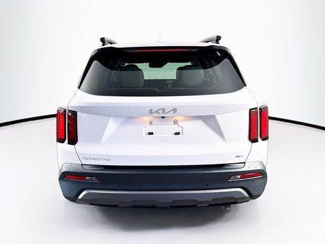 Photo of 2023 Glacial White Pearl Kia Sorento