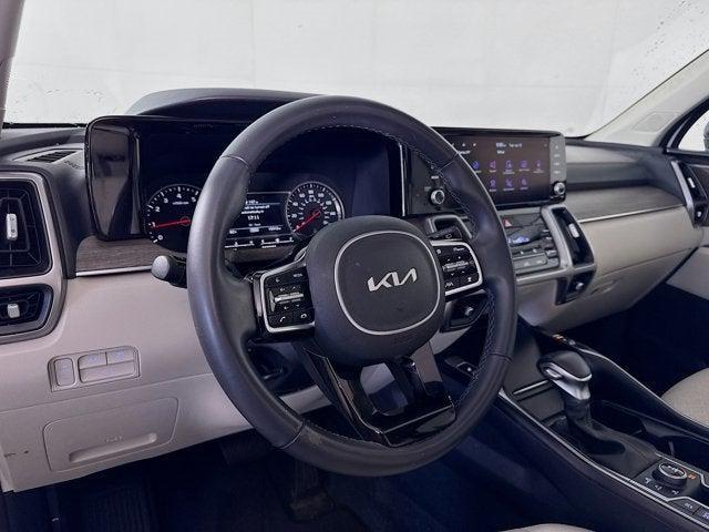 Photo of 2023 Glacial White Pearl Kia Sorento