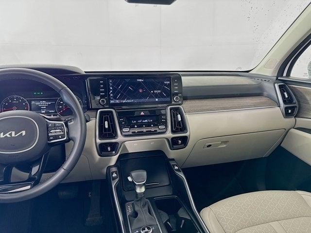 Photo of 2023 Glacial White Pearl Kia Sorento