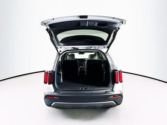 Photo of 2023 Glacial White Pearl Kia Sorento