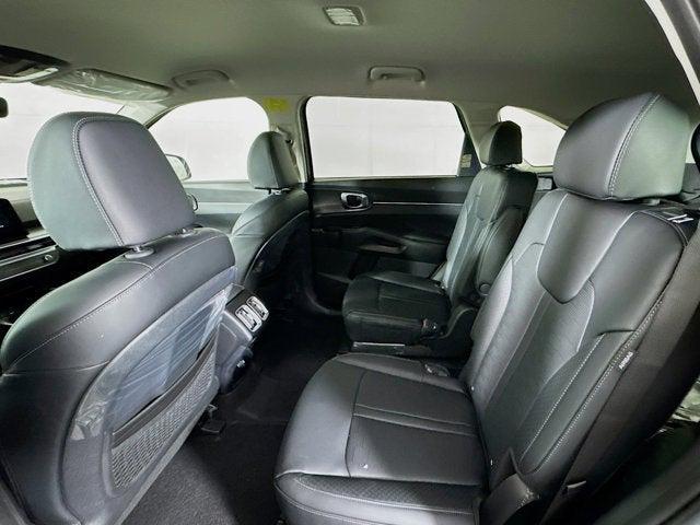 Photo of 2025 Cityscape Green Kia Sorento Hybrid