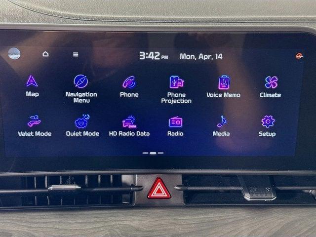 Photo of 2025 Glacial White Pearl Kia Sportage