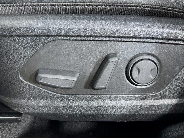 Photo of 2025 Glacial White Pearl Kia Sportage