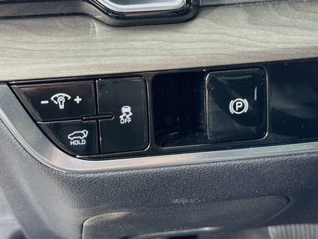 Photo of 2025 Glacial White Pearl Kia Sportage