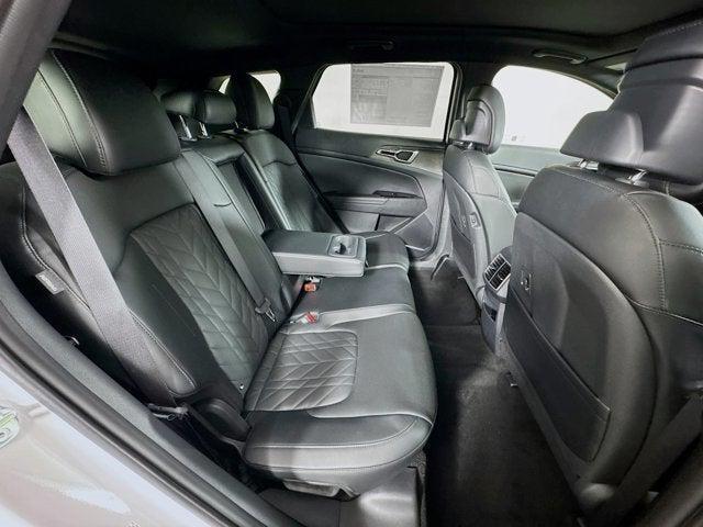 Photo of 2025 Glacial White Pearl Kia Sportage
