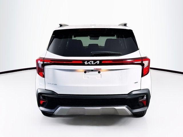 Photo of 2025 Snow White Pearl Kia Seltos