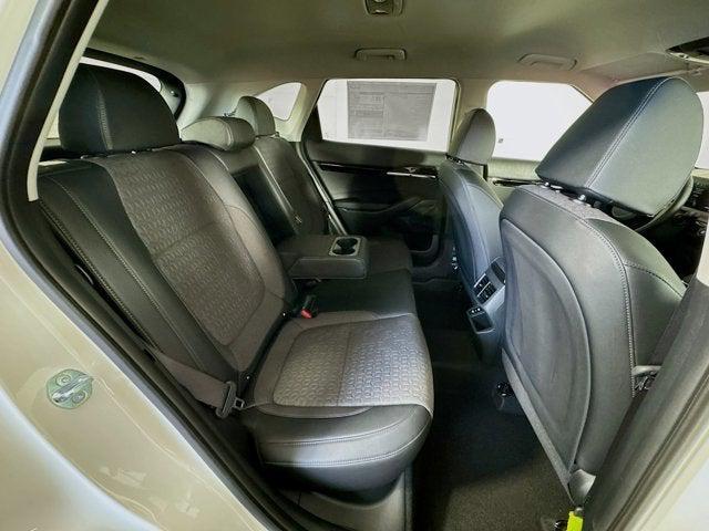 Photo of 2025 Snow White Pearl Kia Seltos