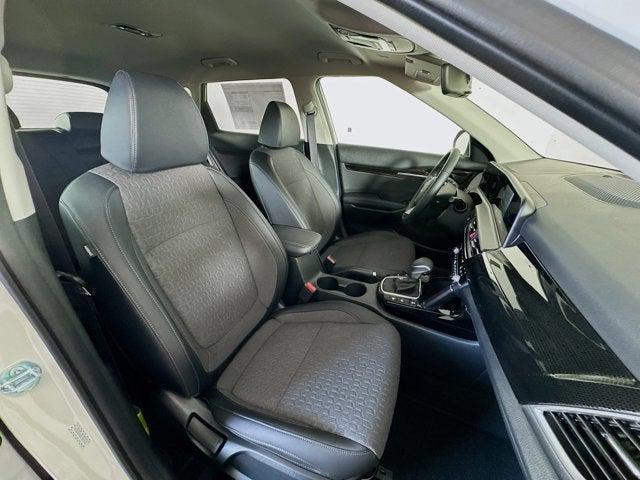 Photo of 2025 Snow White Pearl Kia Seltos