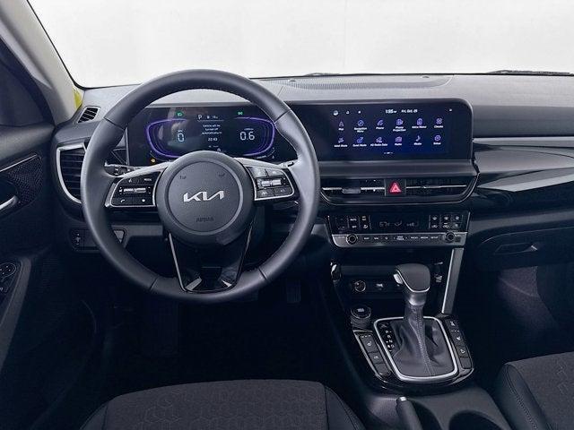 Photo of 2025 Snow White Pearl Kia Seltos
