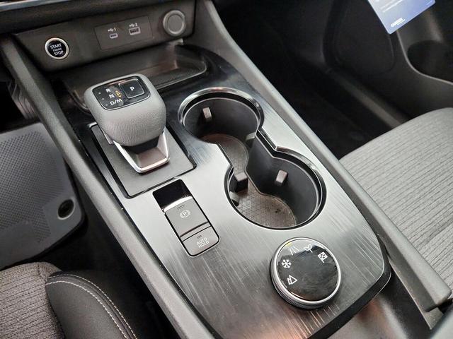 Photo of 2023 White Nissan Rogue