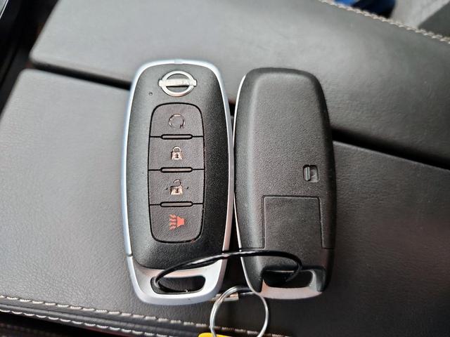 Photo of 2023 White Nissan Rogue